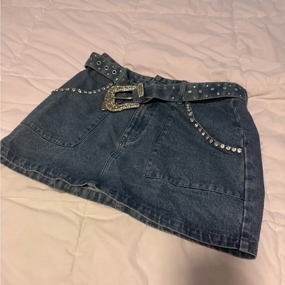 Show me your Mumu Shania Denim Mini Skirt with Rhinestone Buckle - Picture 3 of 4